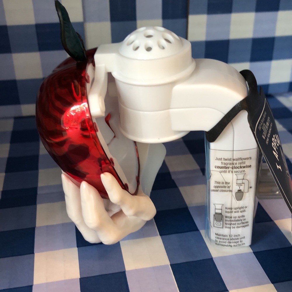 RETIRED Bath & Bodywork’s Forbidden Apple Wallflower Nightlight Halloween 2022 - Picture 2 of 7